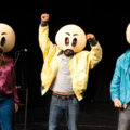 Schauspieler mit Emoji-Köpfen