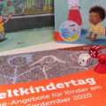 Kinderbücher, Spielfiguren und Flyer zum Weltkindertag