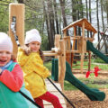 Kinder am Spielplatz