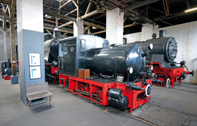 Dampflokomotive in der Halle