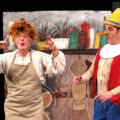 Schauspieler verkörpern Gepetto und Pinocchio