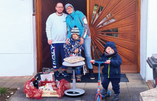 Familie mit Weihnachtsüberraschung von Radio Schwaben