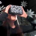 Mädchen mit VR-Brille