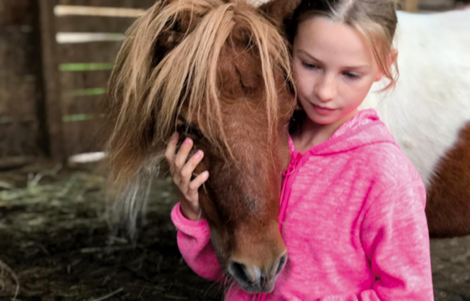 Mädchen mit Pferd