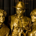 Goldene Statuen