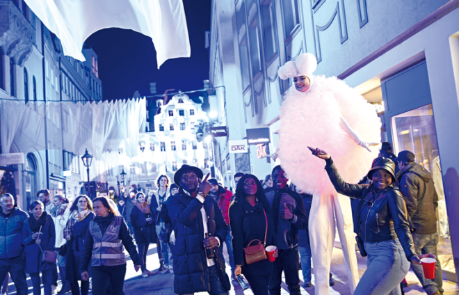 Augsburg nachts beleuchtet