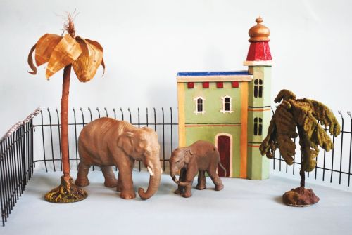 Ausstellung Puppenmuseum: Morgen, Kinder, wird's was geben –  Spielzeugraritäten aus 100 Jahren  ab 5 J.