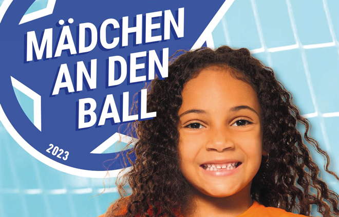 Mädchen an den Ball