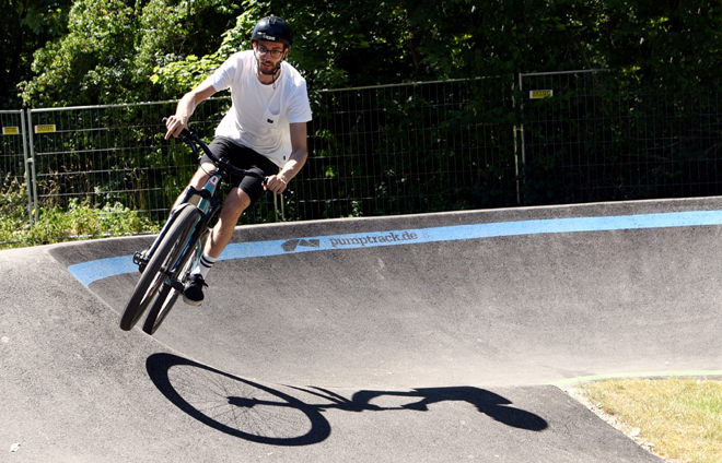 Radfahrer auf Pumptrack