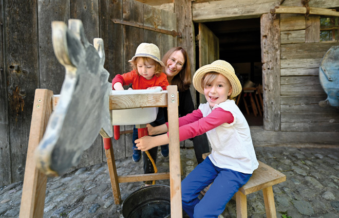 Kinder im Bauernhofmuseum Wolfegg