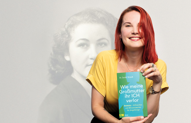 Sarah Straub mit Buch über ihre Großmutter