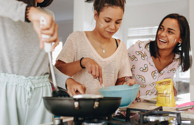 Kochen Küche junge Menschen