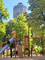Augsburg: Spielplatz im Wittelsbacher Park