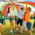 Kinder spielen