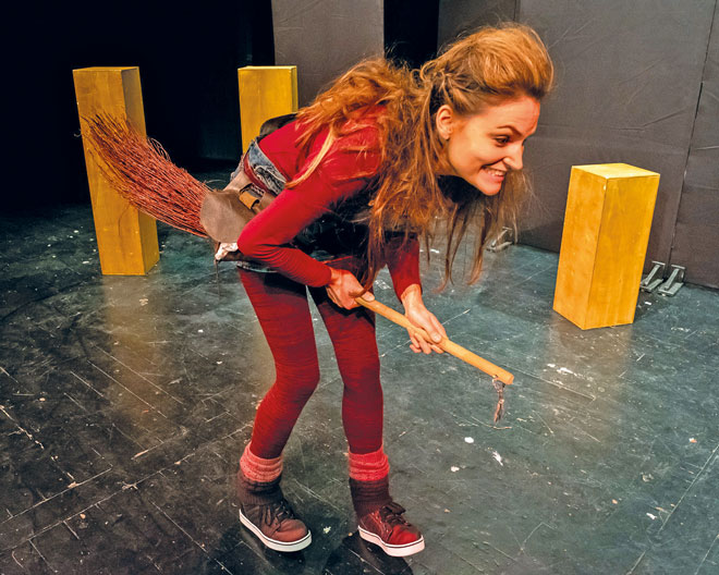 Theaterstück: Die kleine Hexe im abraxas