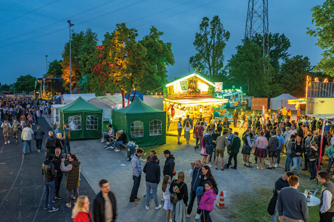 Stadtfest in Stadtbergen bei Nacht