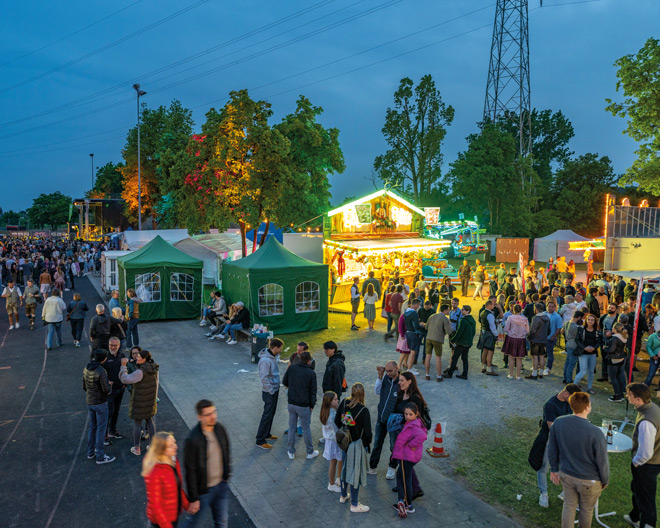Stadtfest in Stadtbergen bei Nacht