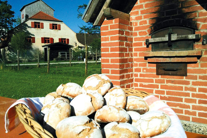 Klostermühle Thierhaupten mit Brot