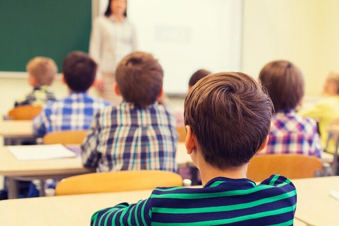 Schulkind in der Schule Schulanfang Augsburg
